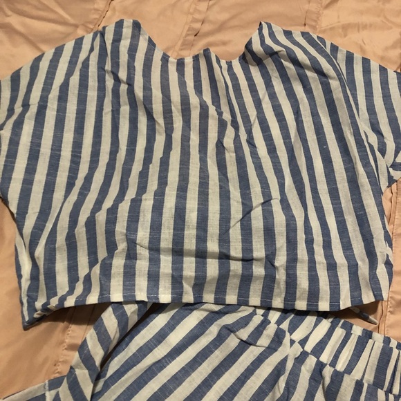 NWT Plunging Bow Tie Two Way Set - Picture 7 of 8